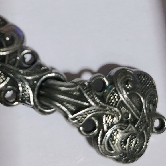 Cape Clasp in Pewter For A Stunning Halloween Outfit by Tinn Per - Picture 3 of 6